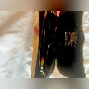 Burberry eye glasses good condition